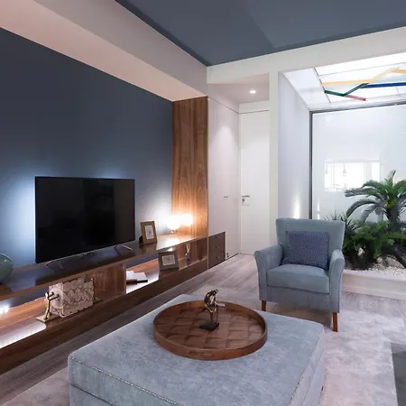 Host Wise - Charming Luxurious Flat With Garage *