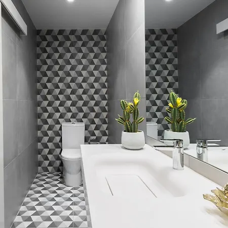 Host Wise - Charming Luxurious Flat With Garage Apartment *