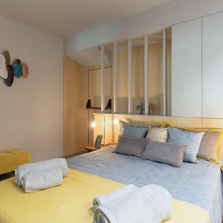 Host Wise - Charming Luxurious Flat With Garage Apartment *